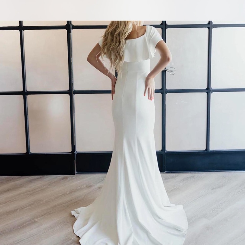 Petra Suede Wedding Dress Size M with Train